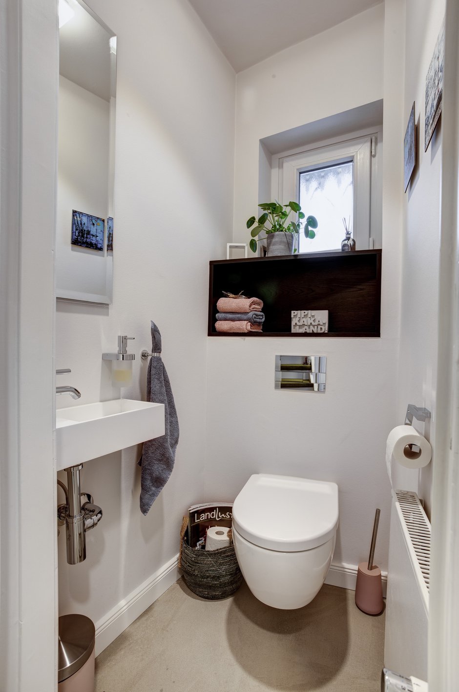 Modernisierung Einfamilienhaus Gäste-WC Regal Waschbecken